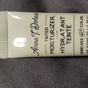 Anne T Dotes Tinted Moisturizer Balm NWT